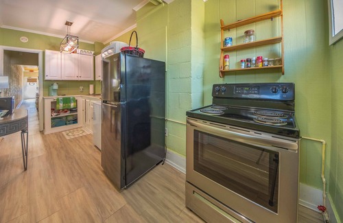Kilmarnock Apartment | Stroll Into Town: Cozy Apartment in Kilmarnock