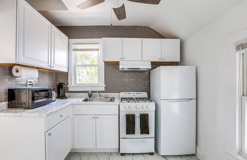 Ocean Grove Apartment | Stroll to Ocean Grove Boardwalk & Beach: Sleek Apt