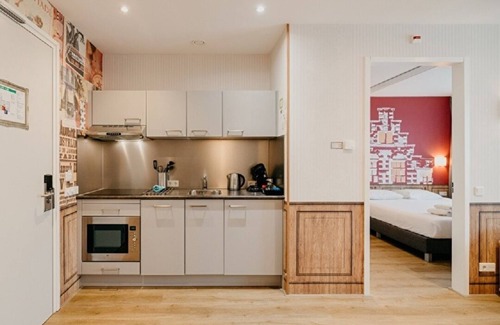 Bedrijventerrein Sloterdijk Apartment | Stroll to Sloterdijk Station, 55sqmt 2-bedroom space