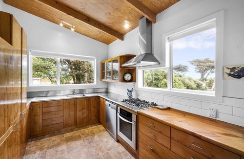 Te Horo Beach House | Stroll to the Sea - Te Horo Beach Holiday House
