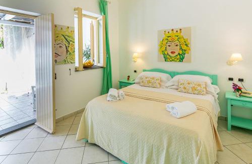 San Vincenzo Hotel | Stromboli Central Family Apartment - 3 Double Rooms