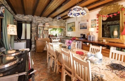 Kilcreggan Cottage | STRONE HOUSE, pet friendly, with hot tub in Helensburgh