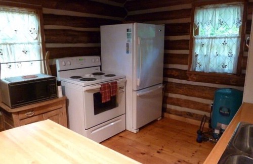 North Algona Wilberforce Cottage | Stuart Log Cottage 3 Season Rental - Eganville