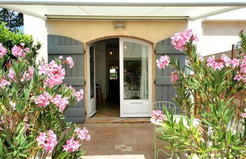Mandelieu-La-Napoule Apartment | Studio 1 - LES SUITES DE ROBINSON - Résidence avec piscine en bord de Siagne, à Mandelieu-La-Napoule
