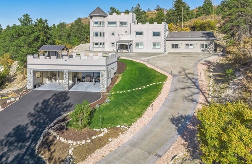 Castle Rock Apartment | Studio 1BR 1BA Sleep2 NoSteps Camper Parking Shop Golf