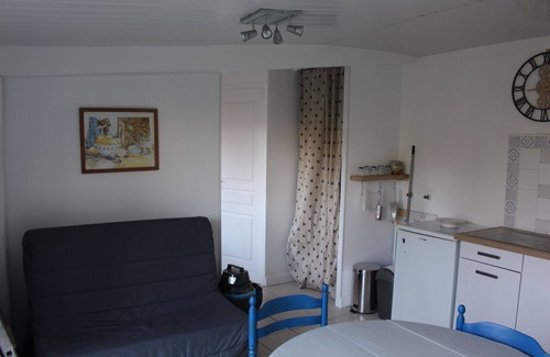 Meursac Apartment | Studio 26m2 private garden 100m2 village center