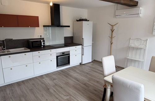 Prehy Apartment | Studio 36 rue Vaucharmes-Studio-Ensuite with Shower