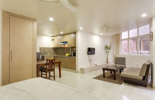 Hauz Khas Apartment | Studio 37 with a beautiful glass-room