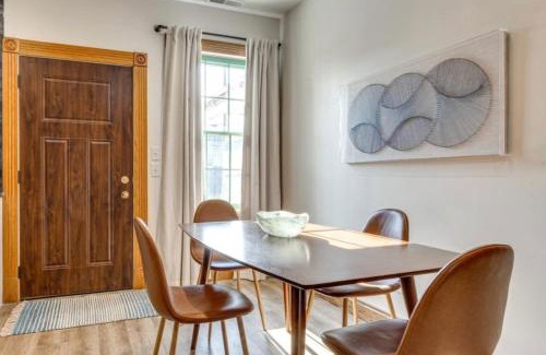 Lockerbie Square Apartment | Studio 500 Downtown Gem Free Parking and Pets OK