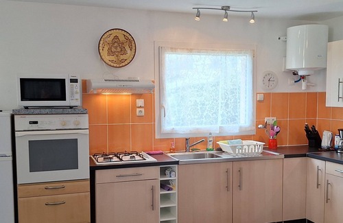 Plougasnou Apartment | Studio 50m2 between fishing port and beach 100m away ideal for 1 couple and 1 child