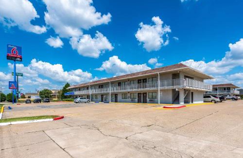 Monroe Hotel | Studio 6-Monroe, LA - Hwy 165