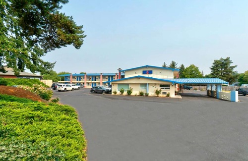 Albany Hotel | Studio 6 Suites - Albany, OR
