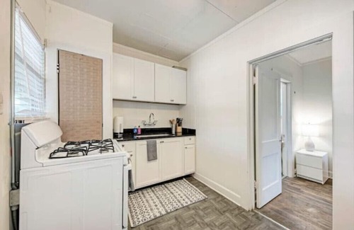 West Campus Condo | Studio-8 near DwntwnATX ZilkerPark University TXn