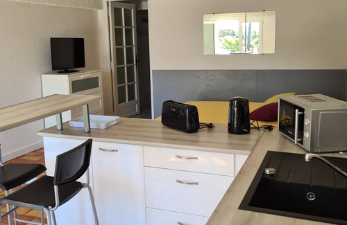 Roquebrune-sur-Argens Apartment | STUDIO Air-conditioned 2P Superb Pool BBQ Private garden in Roquebrune sur Argens