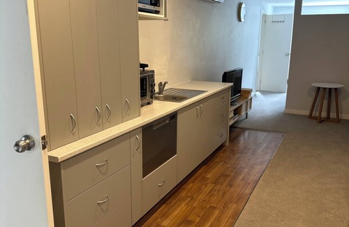 Lowburn Apartment | Studio Apartment 100 meters from lake and walking track