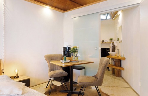 Rosenfeld Apartment | Studio Apartment '-5-die Fünf, 25qm' with Private Terrace, Shared Garden and Wi-Fi