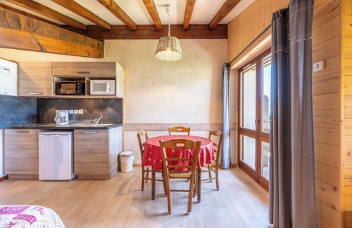 Cohennoz Apartment | Studio Apartment '7 - La Pierramenta' with Mountain View, Shared Garden and Wi-Fi