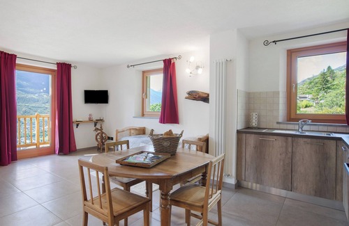 Aosta Apartment | Studio Apartment 'Casa Di Alfredo E Virginia - Tiglio' with Mountain View, Shared Garden and Wi-Fi
