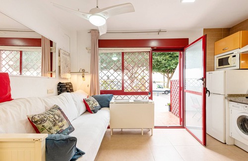 Playas del Palo Apartment | Studio Apartment 'Casita Playa' with Sea View, Wi-Fi and Air Conditioning