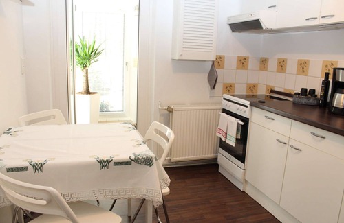 Michendorf Apartment | Studio Apartment 'Ferienwohnung Am Wald' with Private Terrace, Private Garden and Wi-Fi