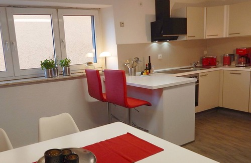 Neuendorf Apartment | Studio Apartment 'Ferienhaus Rheinblick Wohnung 1' with Shared Terrace and Wi-Fi