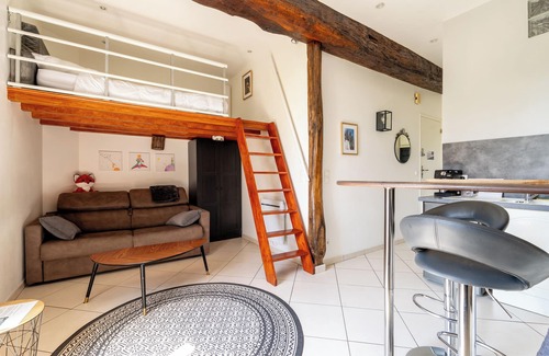 Saint-Herblain Apartment | Studio Apartment 'Manoir De L' Aisnerie - St Exupéry' with Shared Garden and Wi-Fi
