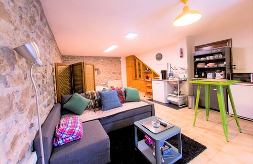 Iurreta Apartment | Studio apartment in a Basque country house with views of the garden.