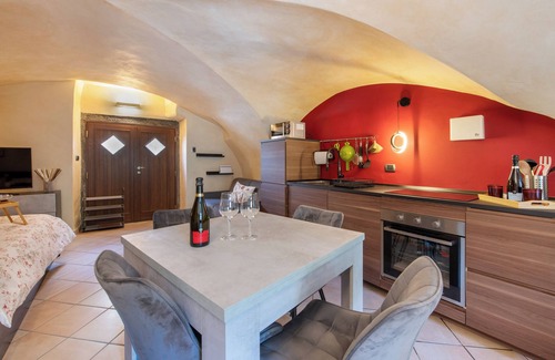Pisogne Apartment | Studio Apartment 'Le Volte' with Wi-Fi