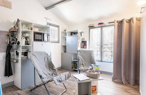Nerac Apartment | Studio Apartment 'Petit Nid Cosy De L' Albret' with Private Terrace, Private Garden and Wi-Fi