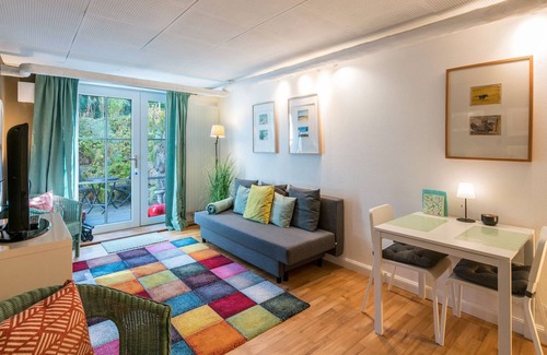 Geretsried Apartment | Studio Apartment 'Souterrain' with Shared Terrace, Shared Garden and Wi-Fi