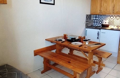 Prapoutel Apartment | Studio at the foot of the slopes with TV, elevator, and ski locker