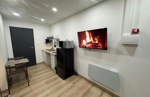 Mirecourt Apartment | Studio Au Cloîtres
