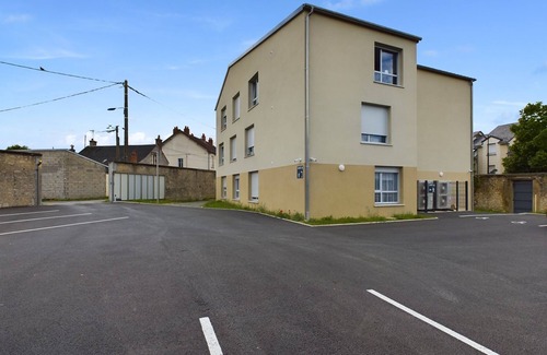 Bourges Apartment | Studio-avec Parking-Ensuite with Shower