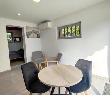 Courthezon Apartment | studio avec terrasse et parking privatif