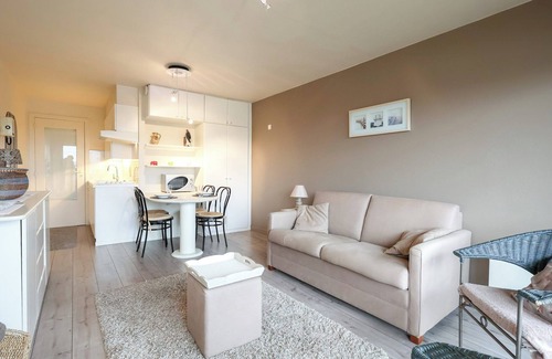 Oostduinkerke-Bad Apartment | Studio by the Beach in Belgium
