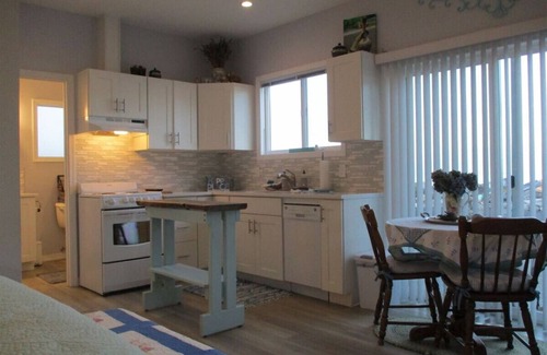Sequim House | Studio By The Sea - Cozy Cottage With Fabulous Walk-Out Beach