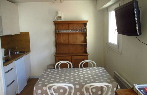 Le Touquet-Paris-Plage Apartment | Studio-cabin with a terrace, facing to the old market and close to the beach