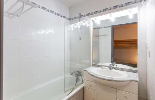La Mongie Apartment | Studio cabine 4 pers avec terrasse, piscine couverte et salle de fitness, proche pistes et remontées - FR-1-404-339