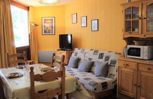 Les Claux Apartment | Studio cabine avec coin nuit, 6 couchages, balcon, centre station Vars Les Claux, proche pistes et commerces - FR-1-330B-198