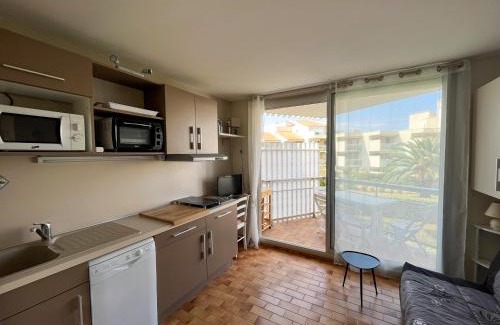 Saint-Cyprien Plage Apartment | Studio cabine avec piscine, parking sécurisé et accès direct plage à Saint-Cyprien - FR-1-753-15