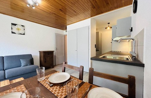 La Salle-les-Alpes Apartment | Studio Cabine Rénové avec Balcon et Parking Près des Pistes – La Salle-les-Alpes - FR-1-330F-220