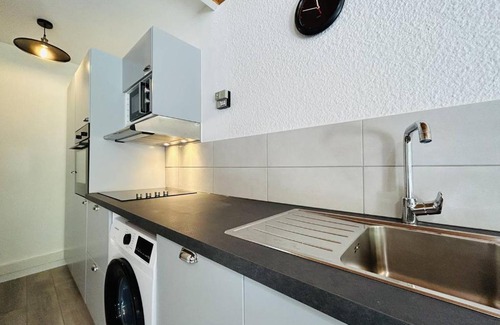 La Salle-les-Alpes Apartment | Studio Cabine Rénové avec Balcon et Parking Près des Pistes – La Salle-les-Alpes - FR-1-330F-220