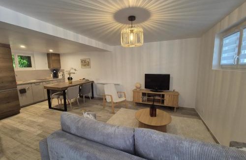 Lissieu Apartment | Studio calme indépendant, proche Lyon,Beaujolais