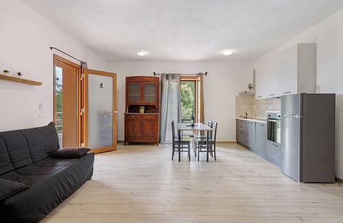 Zignago Apartment | Studio 'Camera 4' with Mountain View, Wi-Fi and Air Conditioning