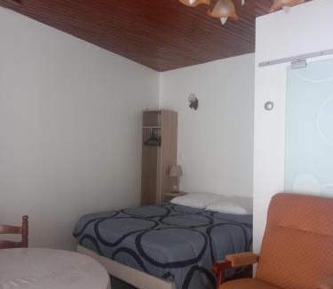 St Gervais sur Mare Apartment | Studio chemin compostelle