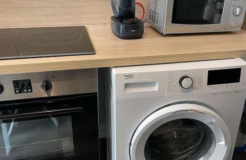 Castelnaudary Apartment | Studio CLIMATISÉ au cœur de la ville, gare à pied, café offert