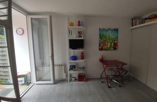 Vendome Apartment | Studio coloré et sa terrasse au coeur de Vendôme
