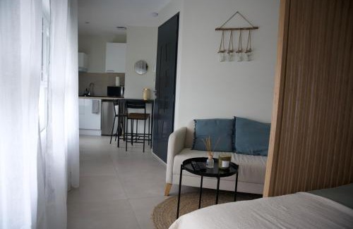 Ruelle-sur-Touvre Apartment | Studio cosy à 2 pas de l'Espace Carat