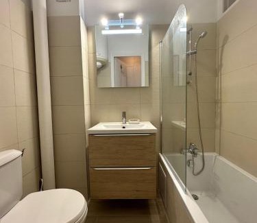 Liberation Apartment | Studio cosy avec balcon - Tramway au pied, proche centre