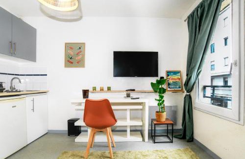 Madeleine-Champ de Mars Apartment | Studio cosy cité des congrès wifi fibre
